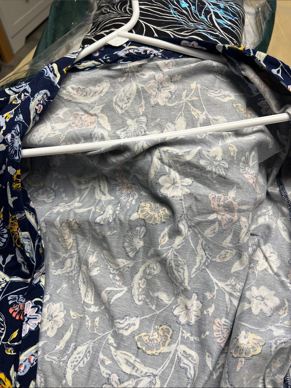 Women’s Garnet Hill Navy Floral robe lightweight with pockets - Picture 11 of 11